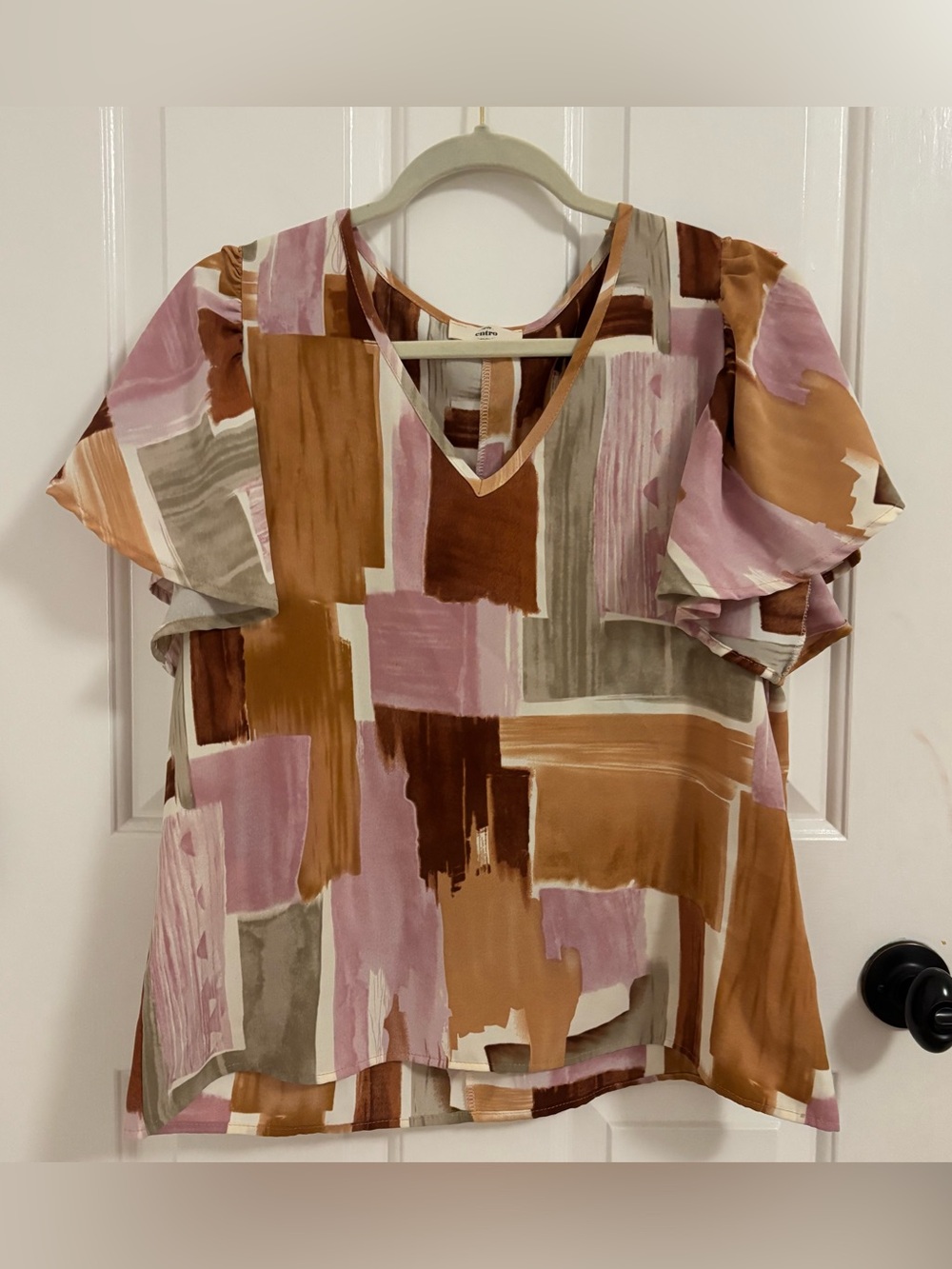 Entro Abstract Brushstroke V-Neck Top in Pink, Tan and Brown Size Medium M
